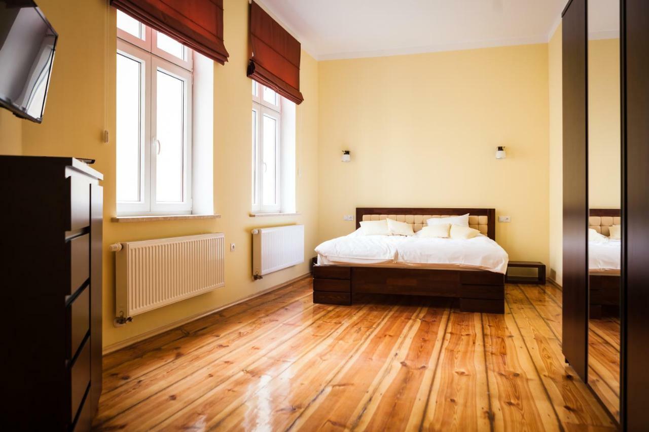 Czar Garbar Apartment Познан Екстериор снимка