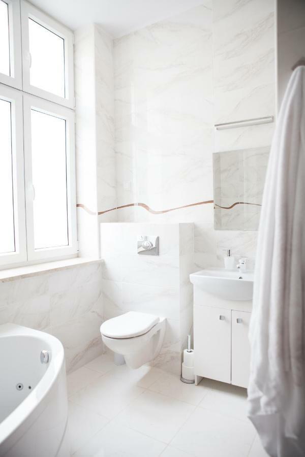 Czar Garbar Apartment Познан Екстериор снимка
