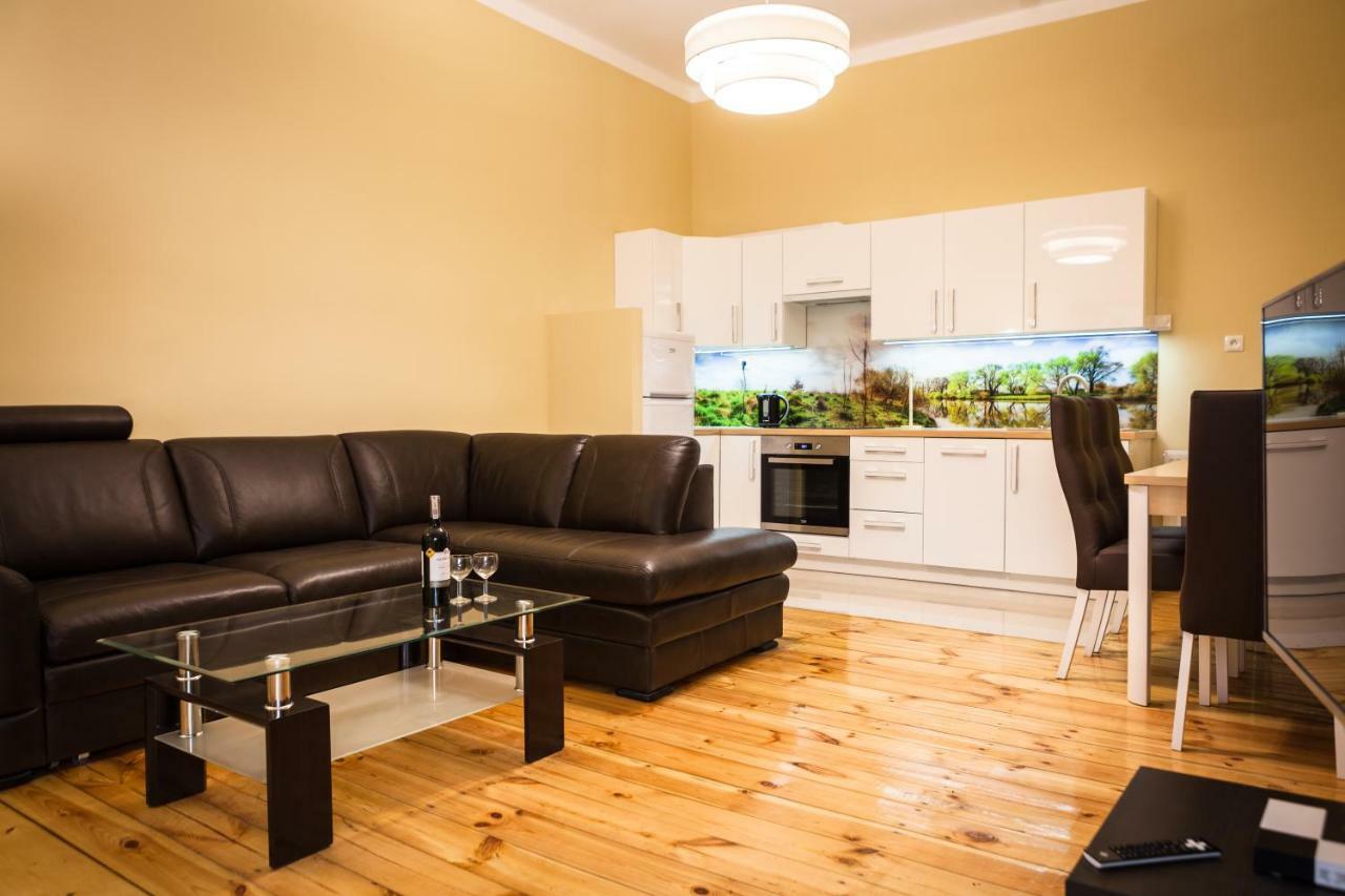 Czar Garbar Apartment Познан Екстериор снимка