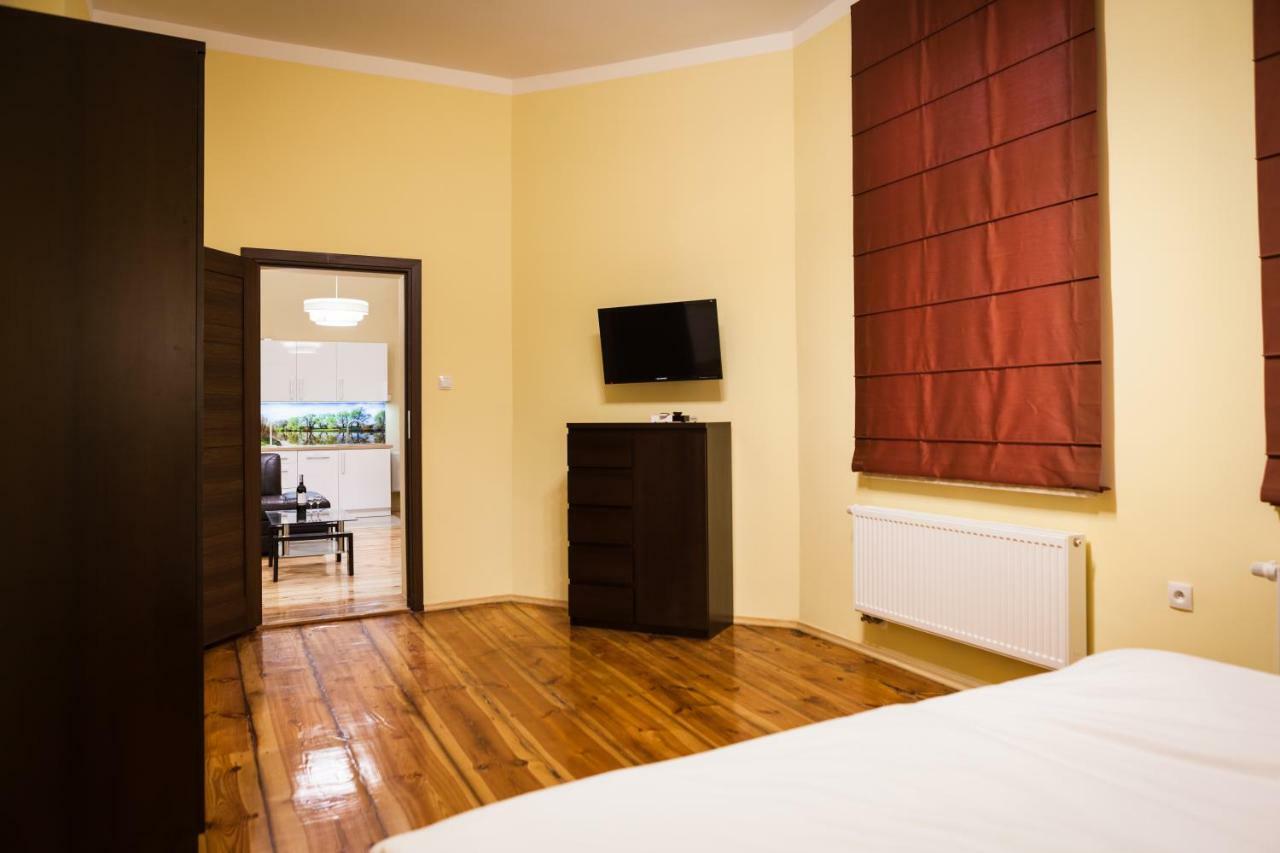 Czar Garbar Apartment Познан Екстериор снимка