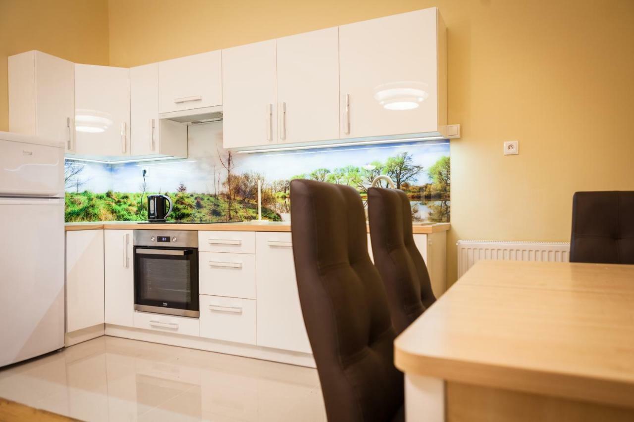 Czar Garbar Apartment Познан Екстериор снимка