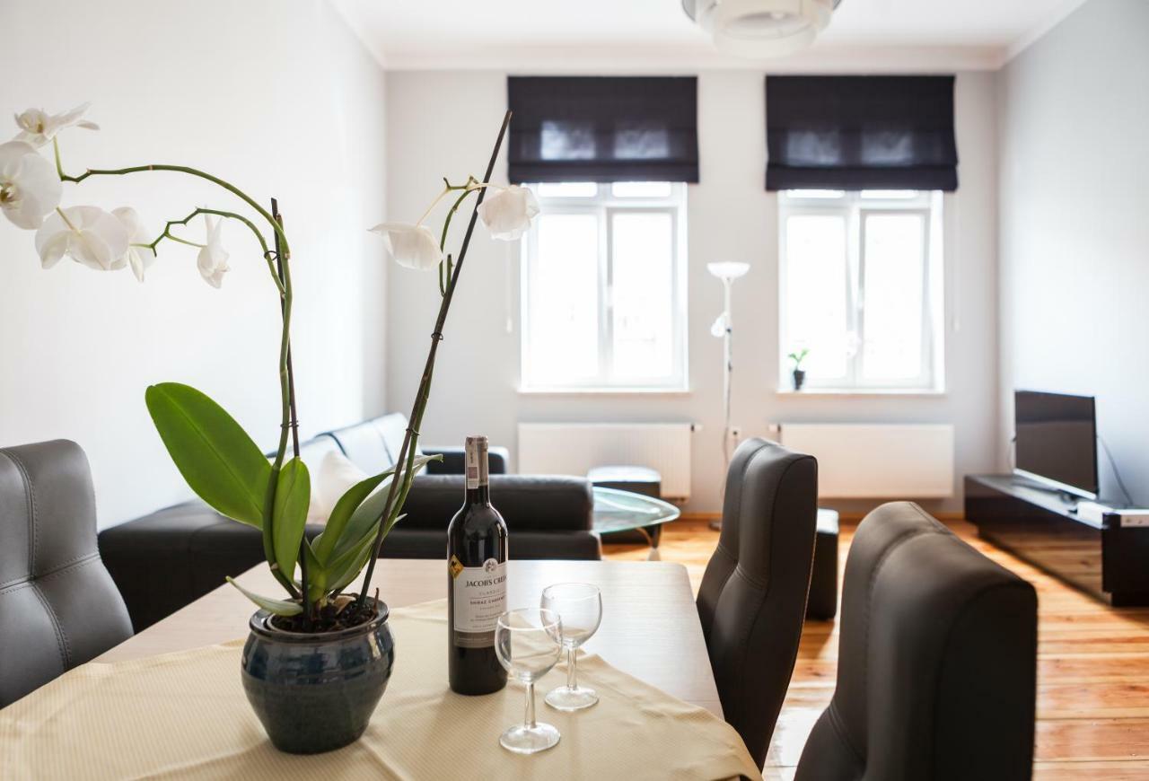 Czar Garbar Apartment Познан Екстериор снимка