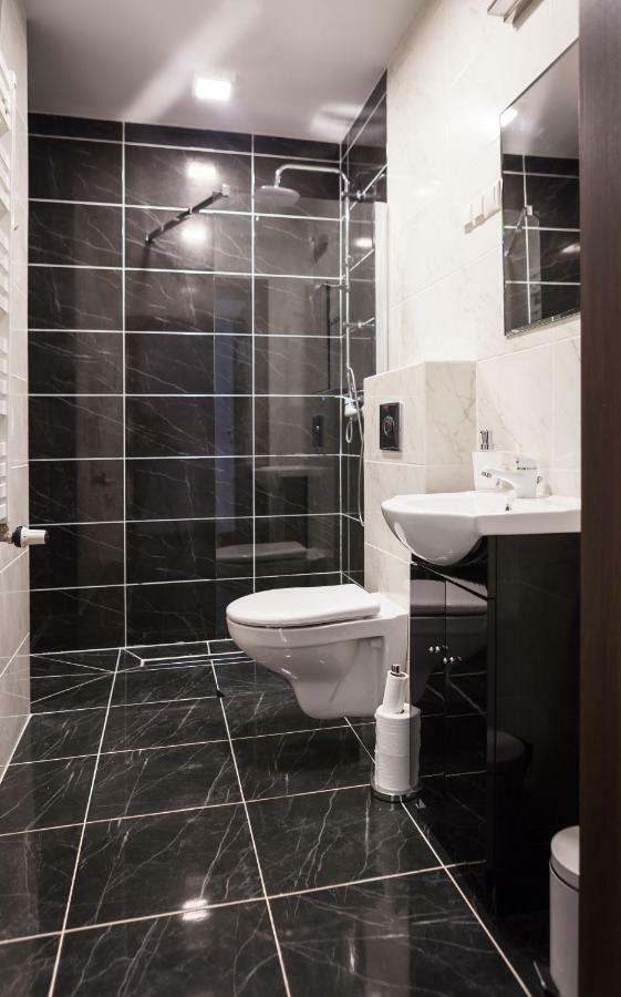 Czar Garbar Apartment Познан Екстериор снимка