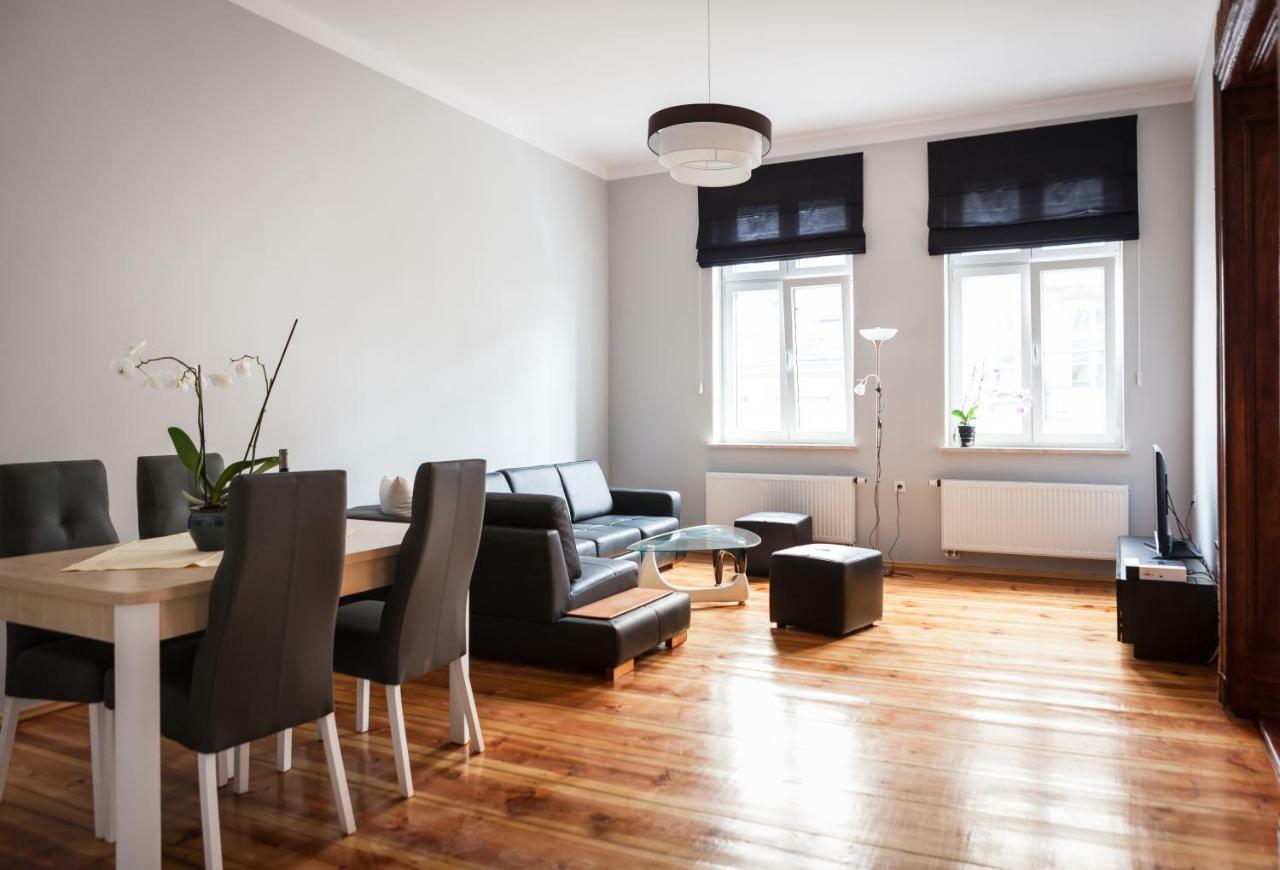 Czar Garbar Apartment Познан Екстериор снимка