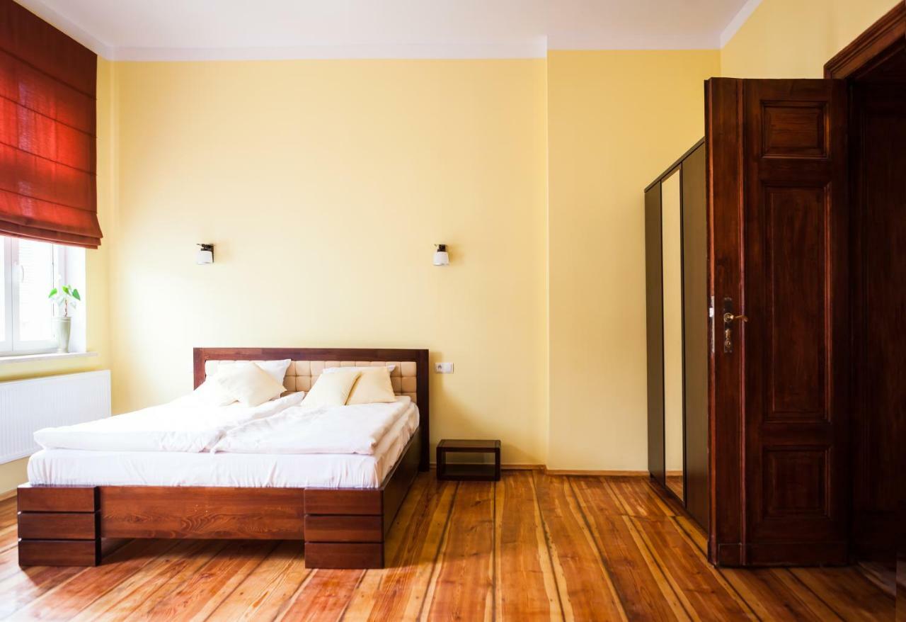 Czar Garbar Apartment Познан Екстериор снимка